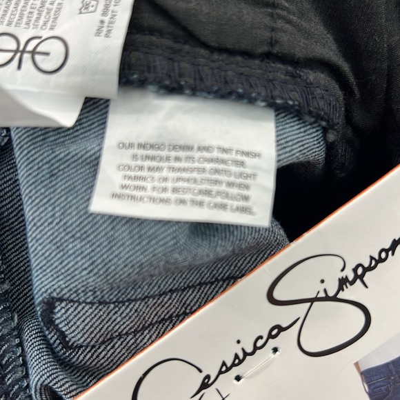 Jessica Simpson boot cut jean. Mid-rise size 12/31 - Picture 4 of 8